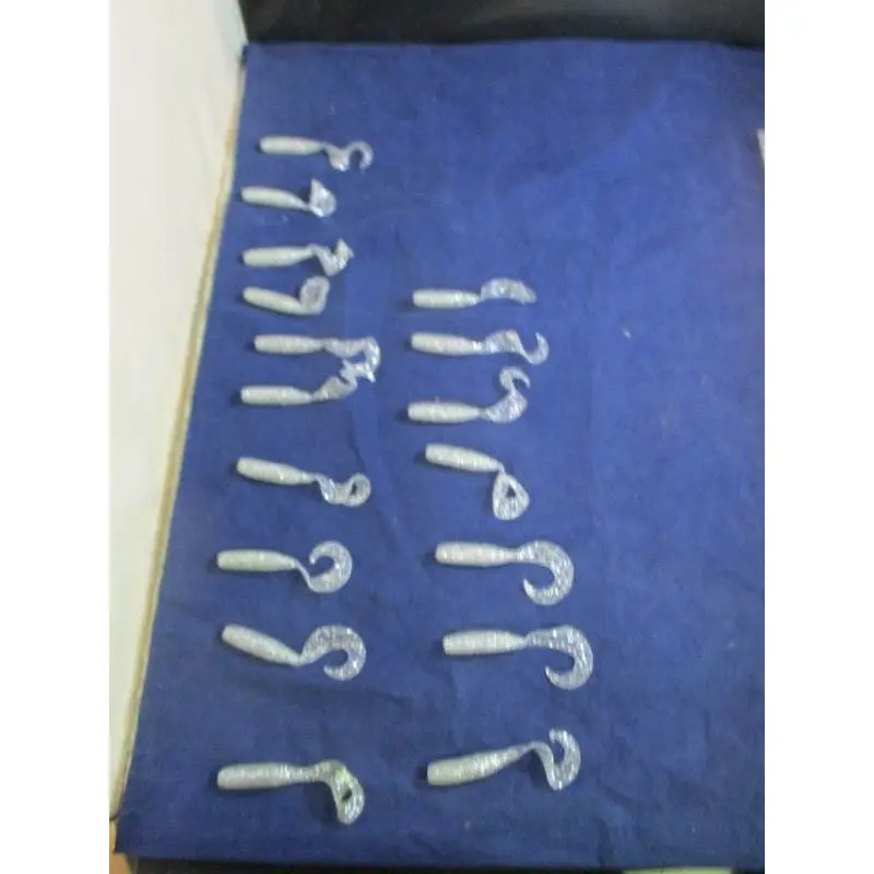 Used Gary Yamamoto Custom Baits - 17 Count 4" Grub Blue Pearl/ Silver
