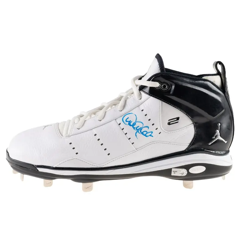 Derek Jeter Signed Jordan Game Model Baseball Cleat Steiner & MLB Holograms