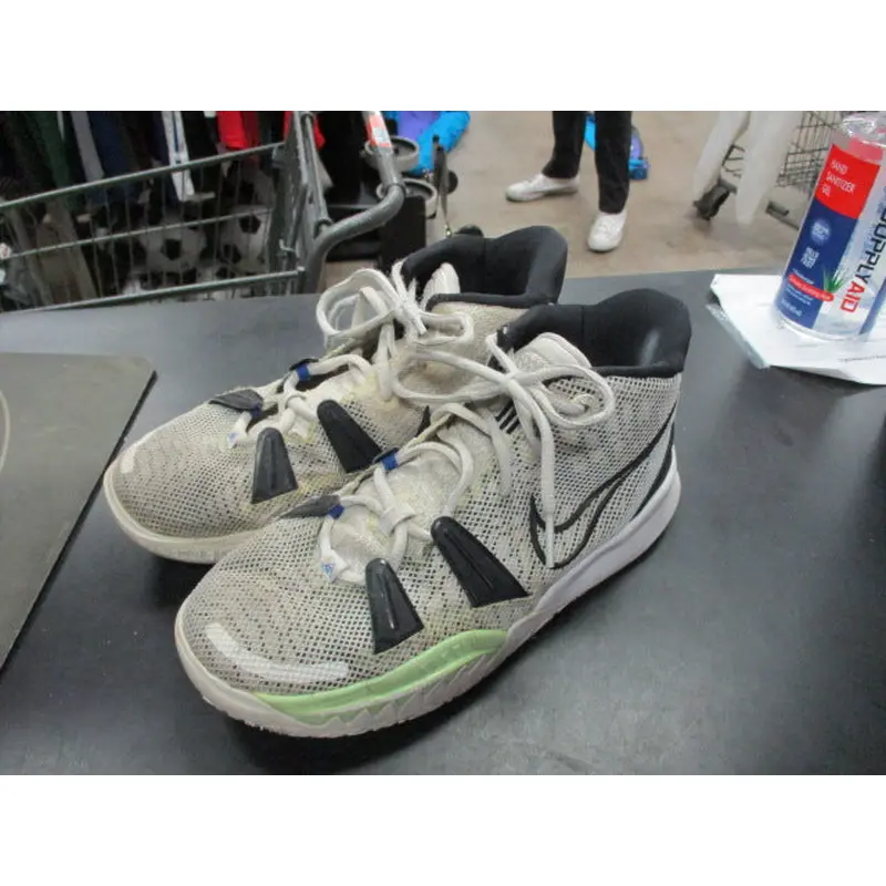 Used Nike Kyrie Irving Basketball Shoes Size 5