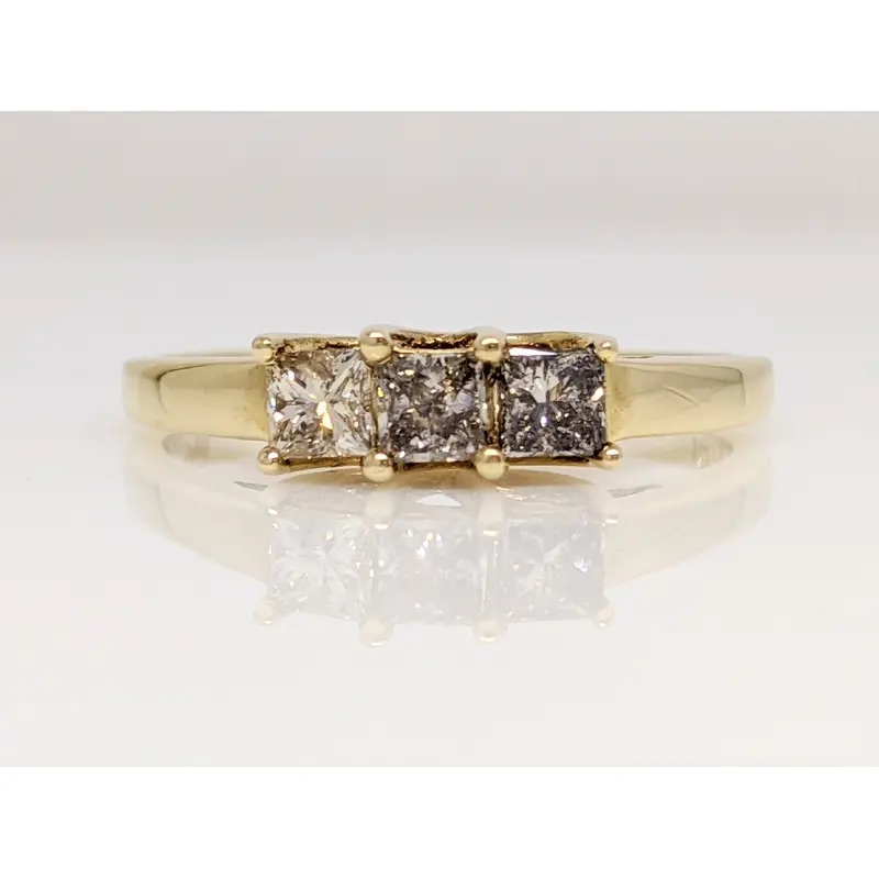 10K .51 CARAT TOTAL WEIGHT I1 P DIAMOND PRINCESS CUT (3) ESTATE TRINITY RING 1.8 GRAMS