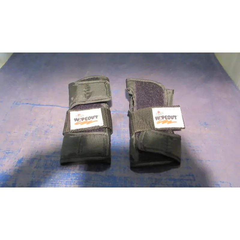 Used Wipe Out Wrist Guards Youth Size Medium
