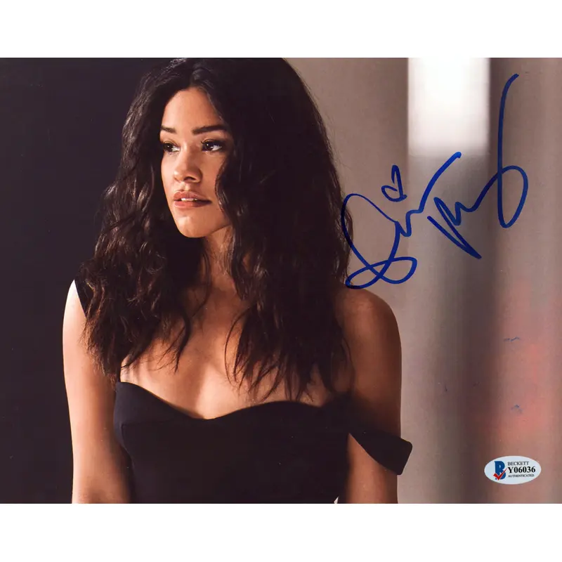 Gina Rodriguez Jane the Virgin Authentic Signed 8x10 Photo BAS #Y06036