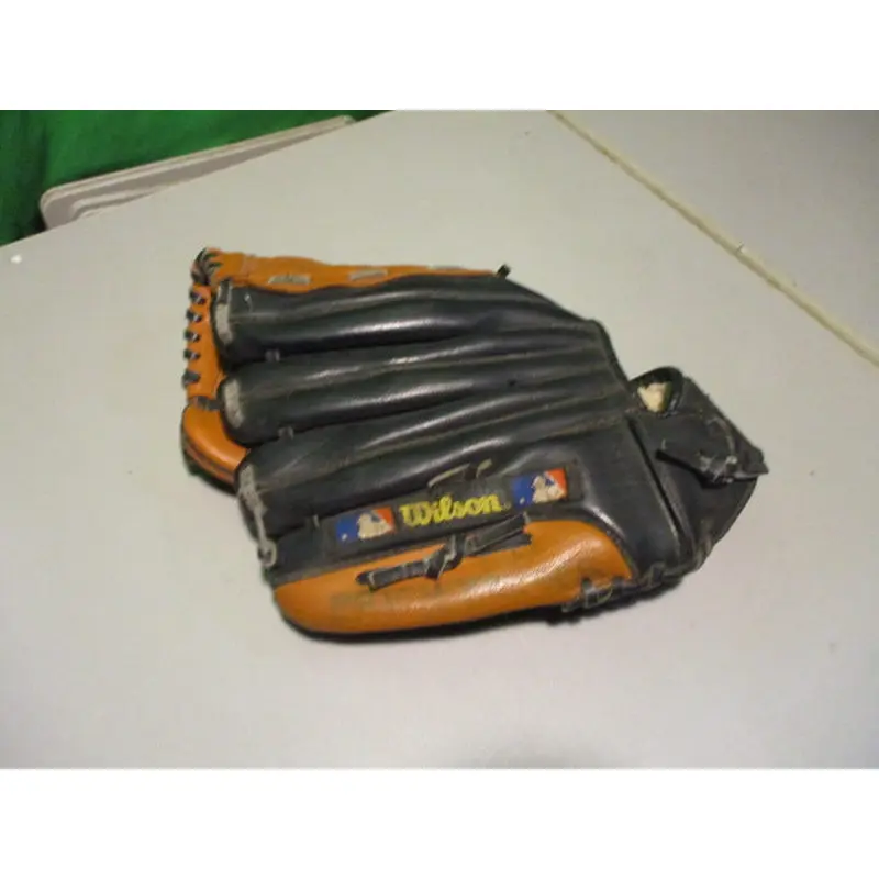 Used Wilson Advisory Staff Size 10.75 Glove - RHT