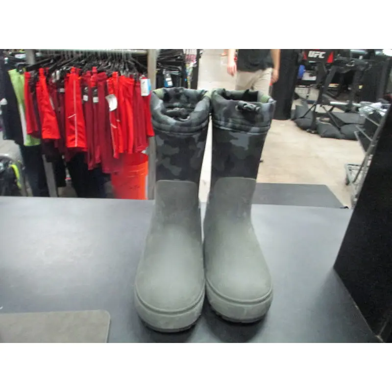 Used Cat & Jack Size 1 Winter Boots