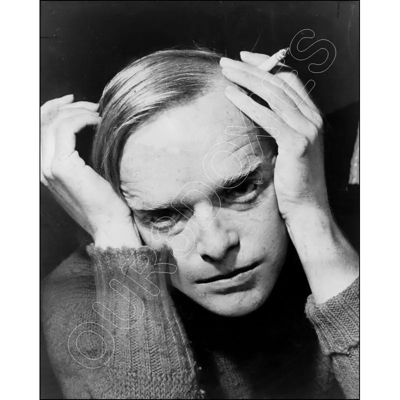Truman Capote 8X10 Photo - 2668
